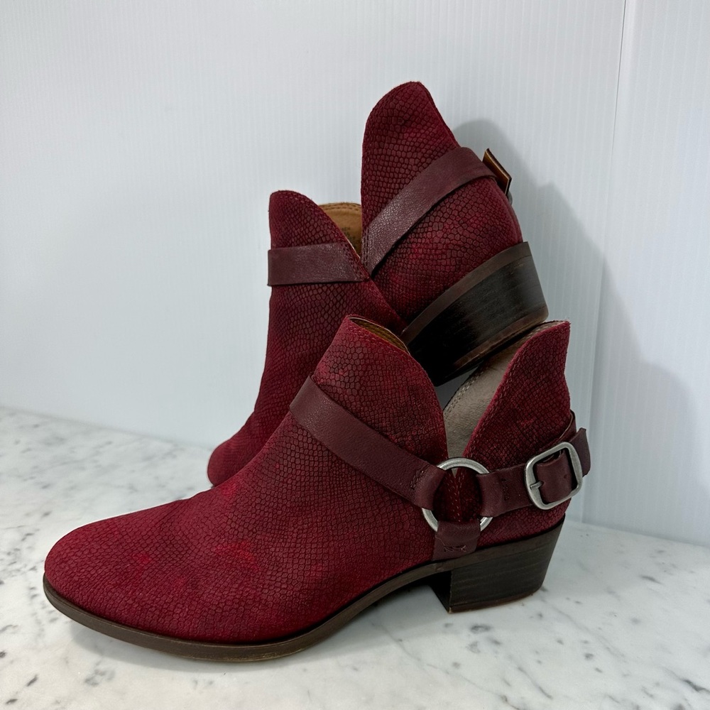 LUCKY BRAND Bernaeh Ankle Bootie Size 8M Red Buckle Cowgirl Moto Suede P… - Picture 4 of 15